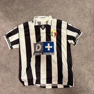 Vintage Juventus Zidane #21 Soccer Jersey – 1998/1999 Home Kit (Black & White St